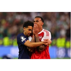 Tunteenilmaisuja Arsenalin tappion jälkeen